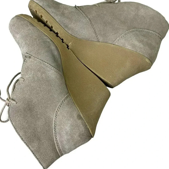 White Mountain Suede Leather Wedge Heel Ankle Boots Lace Up Size 9M Light Gray - Picture 5 of 12